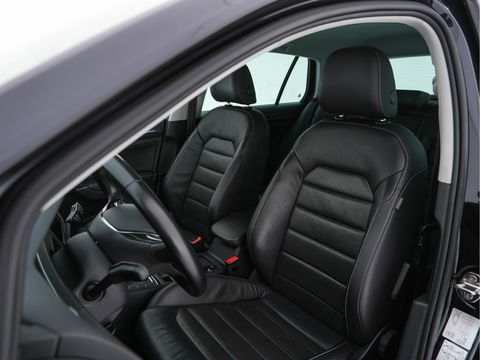 Volkswagen e-Golf E-DITION {SOH-84%} (INCL-BTW) Aut.*HEAT-PUMP | LUXURY-LEATHER | FULL-LED | DIGI-COCKPIT | NAVI-FULLMAP | HEATED-SPORTSEATS | CAMERA | DAB+ | AMBIENT-LIGHT | PRIVACY-GLASS | CCS-FASTLOADER | 16''ALU*