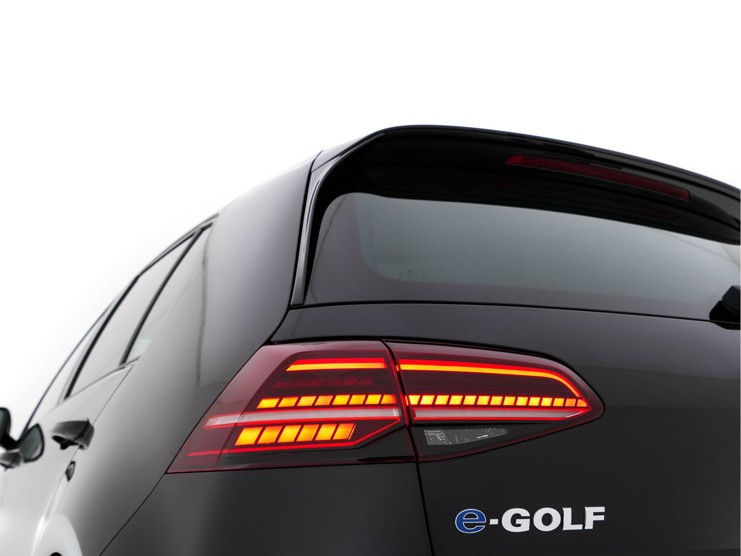 Volkswagen e-Golf E-DITION {SOH-84%} (INCL-BTW) Aut.*HEAT-PUMP | LUXURY-LEATHER | FULL-LED | DIGI-COCKPIT | NAVI-FULLMAP | HEATED-SPORTSEATS | CAMERA | DAB+ | AMBIENT-LIGHT | PRIVACY-GLASS | CCS-FASTLOADER | 16''ALU*