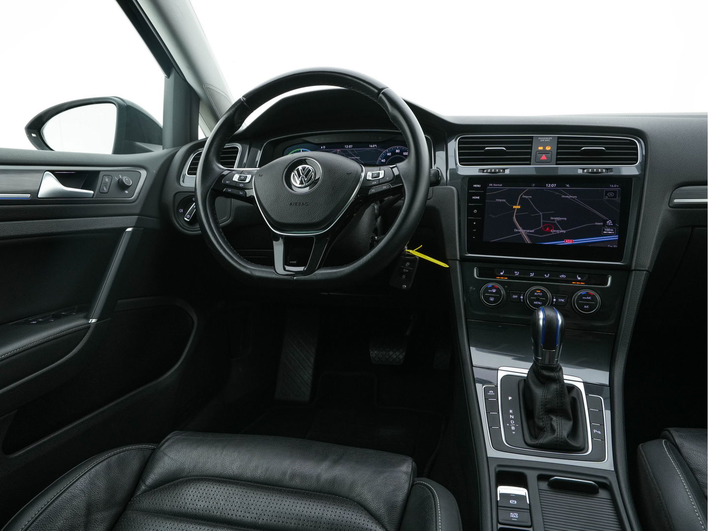 Volkswagen e-Golf E-DITION {SOH-84%} (INCL-BTW) Aut.*HEAT-PUMP | LUXURY-LEATHER | FULL-LED | DIGI-COCKPIT | NAVI-FULLMAP | HEATED-SPORTSEATS | CAMERA | DAB+ | AMBIENT-LIGHT | PRIVACY-GLASS | CCS-FASTLOADER | 16''ALU*