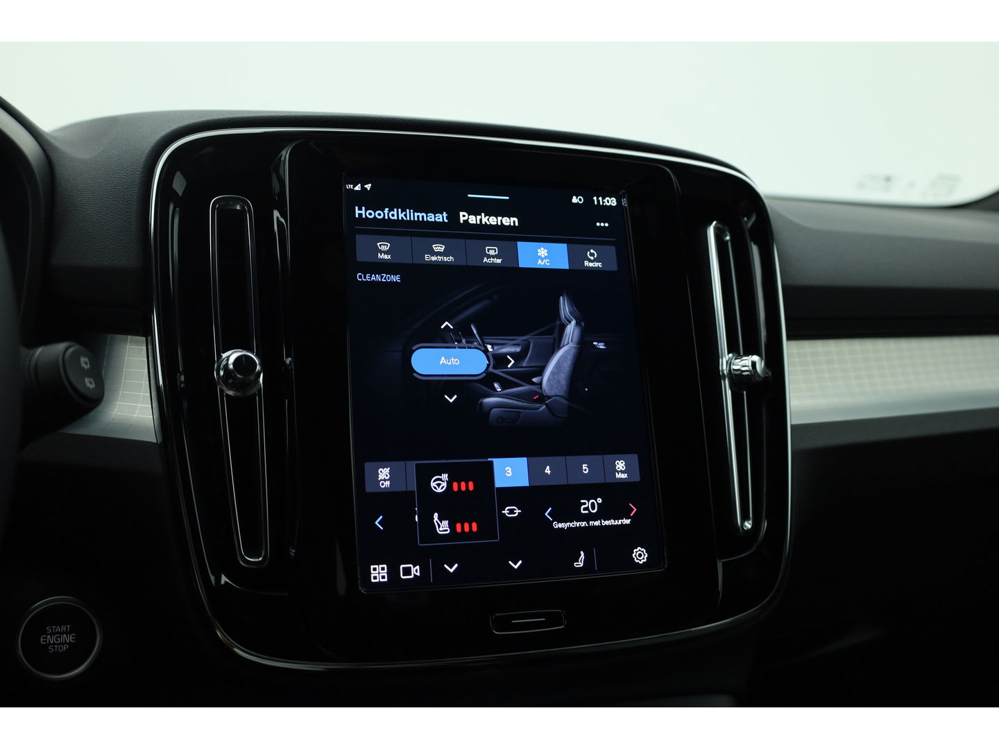 Volvo XC40 2.0 B3 Plus Dark | ACC | elek. stoelen | camera | 4x stoel + stuurvew. |