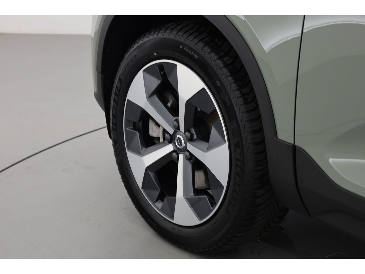 Volvo XC40 2.0 B3 Plus Dark | ACC | elek. stoelen | camera | 4x stoel + stuurvew. |