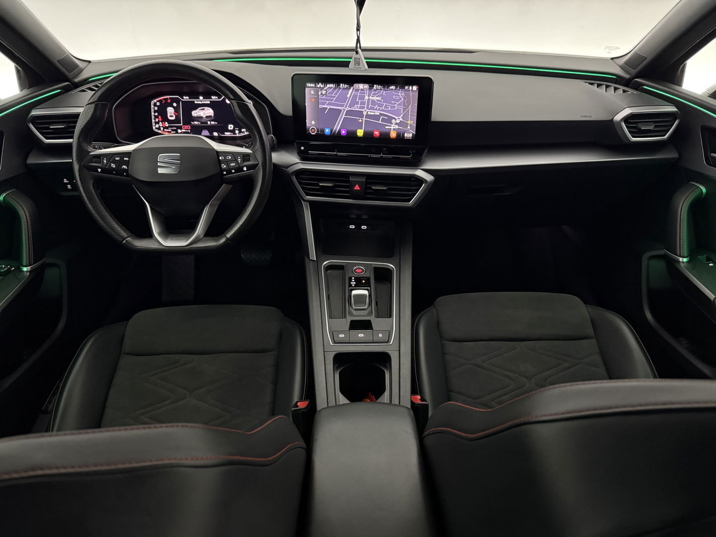 SEAT Leon 1.5 eTSI FR Launch Edition | Sfeerverl. | Virtual | Memory | Carplay | Parkeersens. | Winterpakket