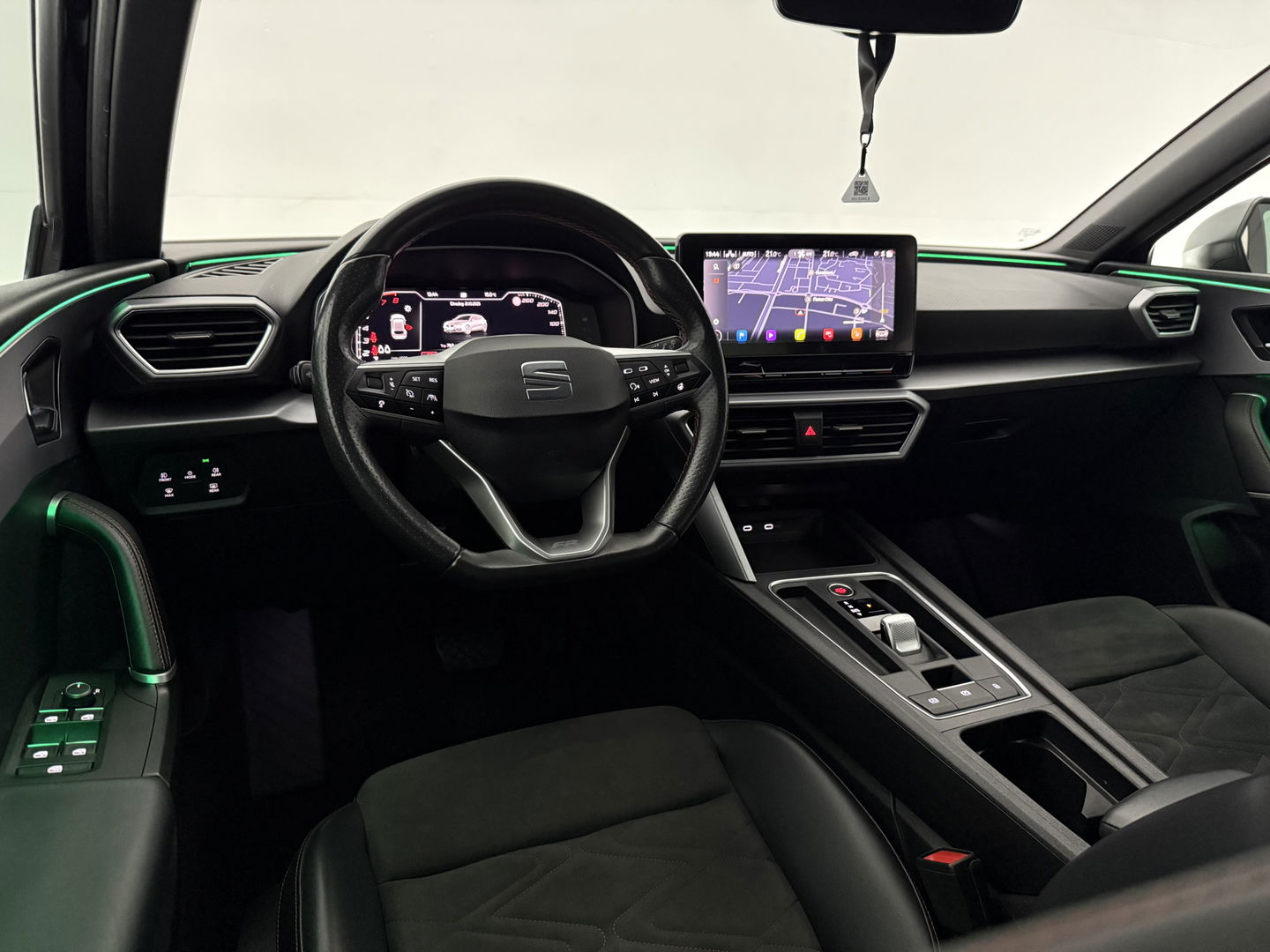 SEAT Leon 1.5 eTSI FR Launch Edition | Sfeerverl. | Virtual | Memory | Carplay | Parkeersens. | Winterpakket