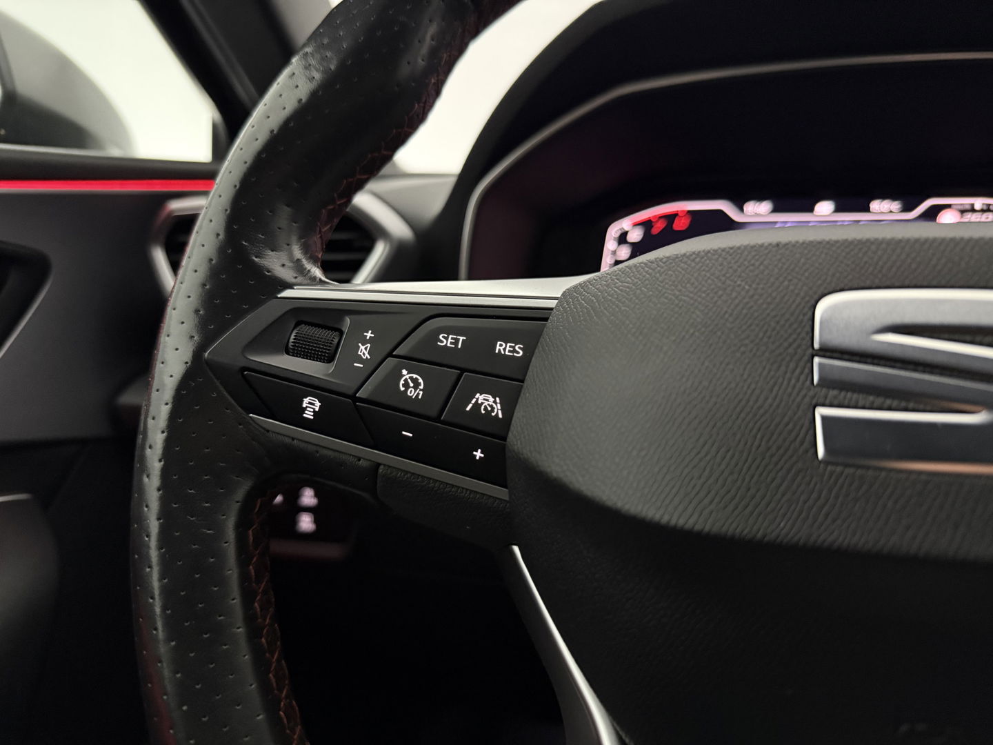 SEAT Leon 1.5 eTSI FR Launch Edition | Sfeerverl. | Virtual | Memory | Carplay | Parkeersens. | Winterpakket