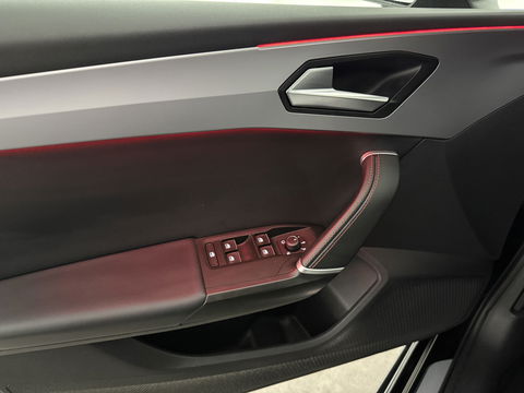 SEAT Leon 1.5 eTSI FR Launch Edition | Sfeerverl. | Virtual | Memory | Carplay | Parkeersens. | Winterpakket