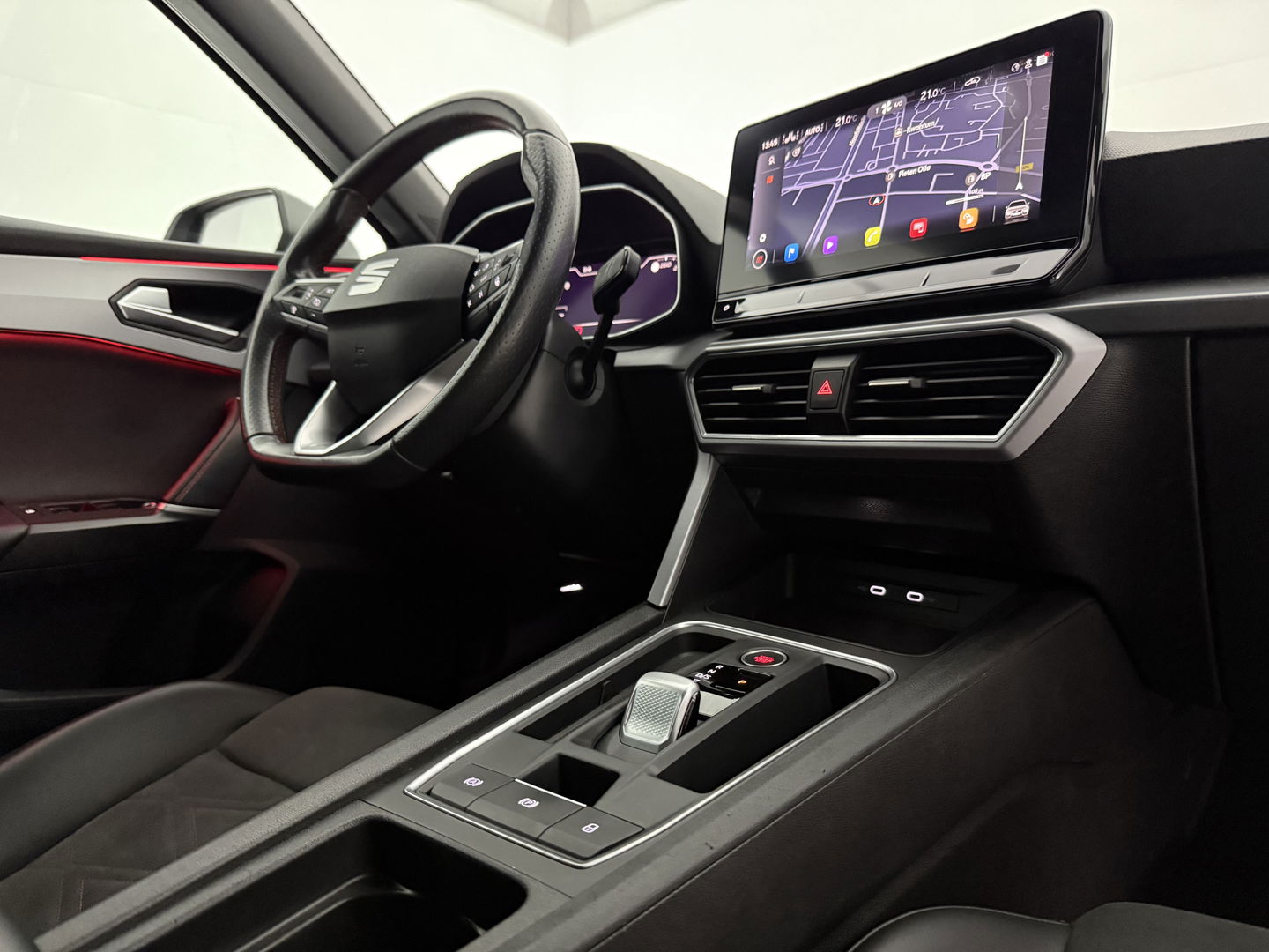 SEAT Leon 1.5 eTSI FR Launch Edition | Sfeerverl. | Virtual | Memory | Carplay | Parkeersens. | Winterpakket