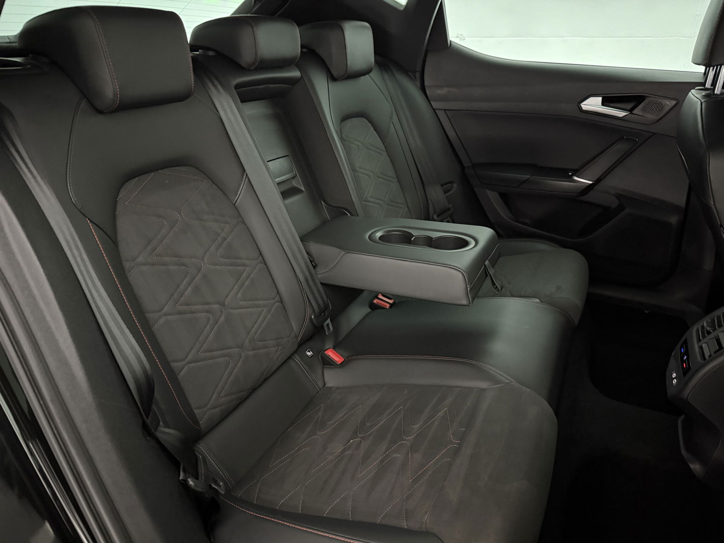 SEAT Leon 1.5 eTSI FR Launch Edition | Sfeerverl. | Virtual | Memory | Carplay | Parkeersens. | Winterpakket