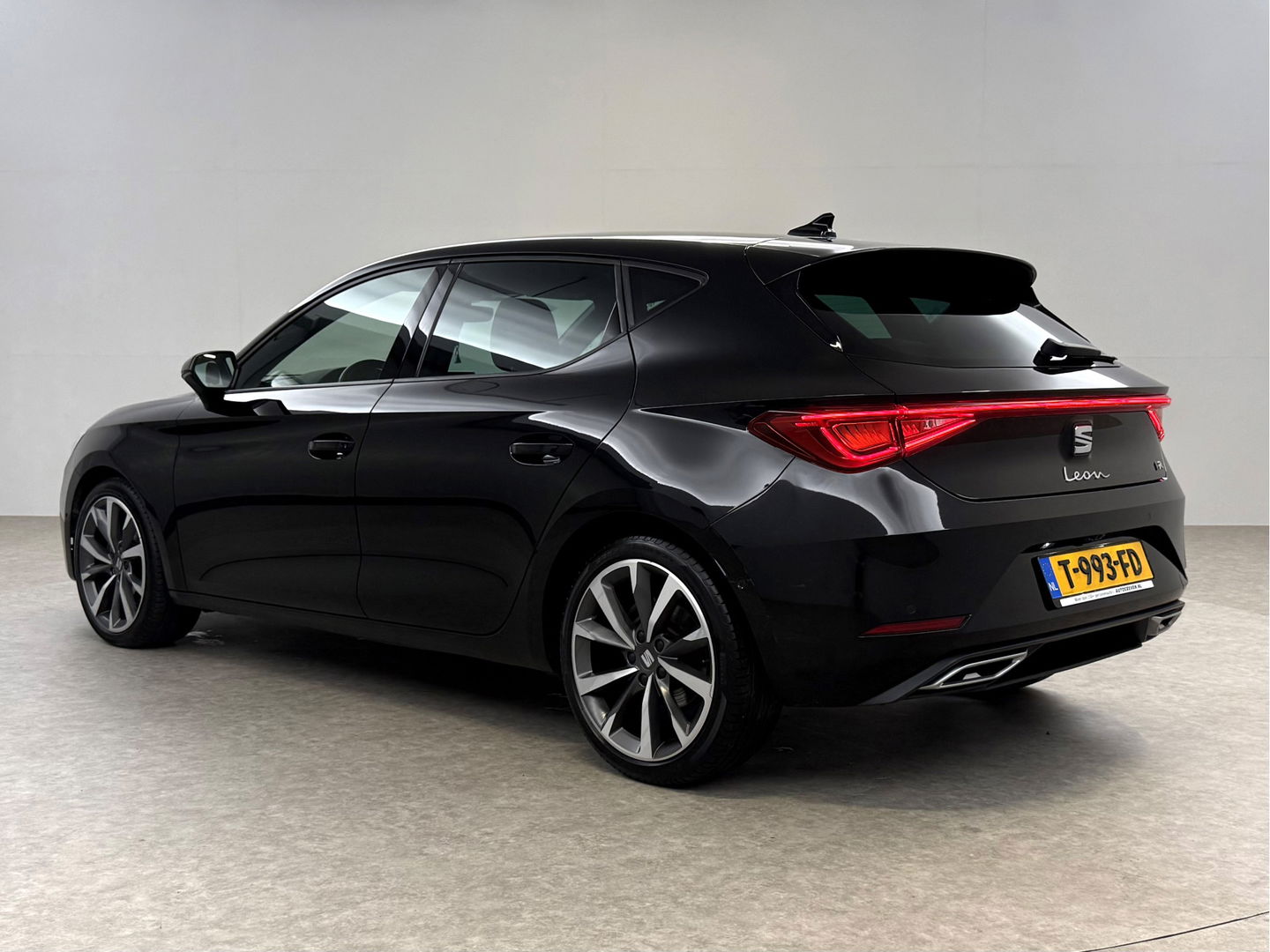 SEAT Leon 1.5 eTSI FR Launch Edition | Sfeerverl. | Virtual | Memory | Carplay | Parkeersens. | Winterpakket
