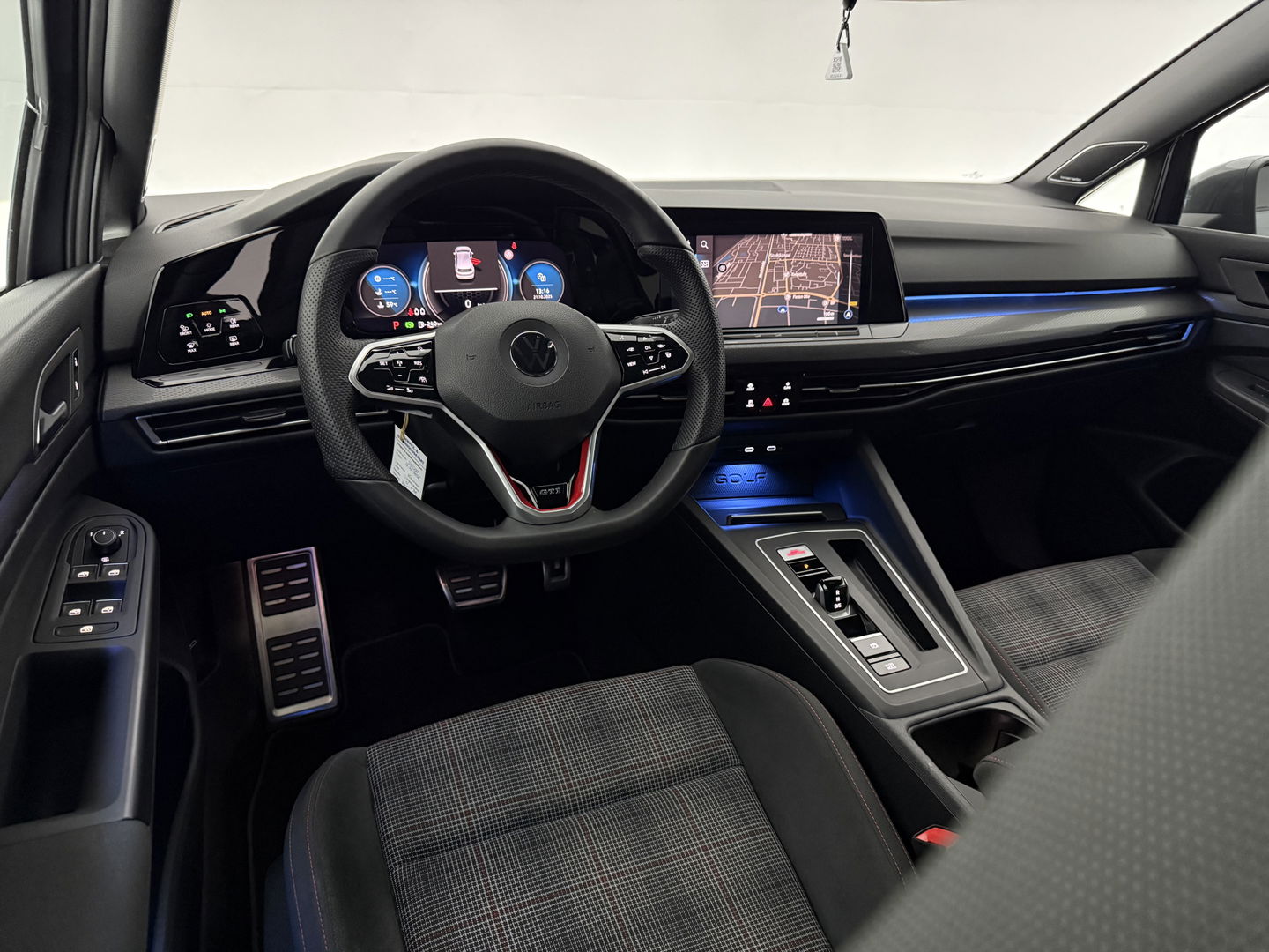 Volkswagen Golf 2.0 TSI 245PK GTI | Camera | HuD | H/K | Virtual | Keyless | Sfeer | Carplay | Winterpakket