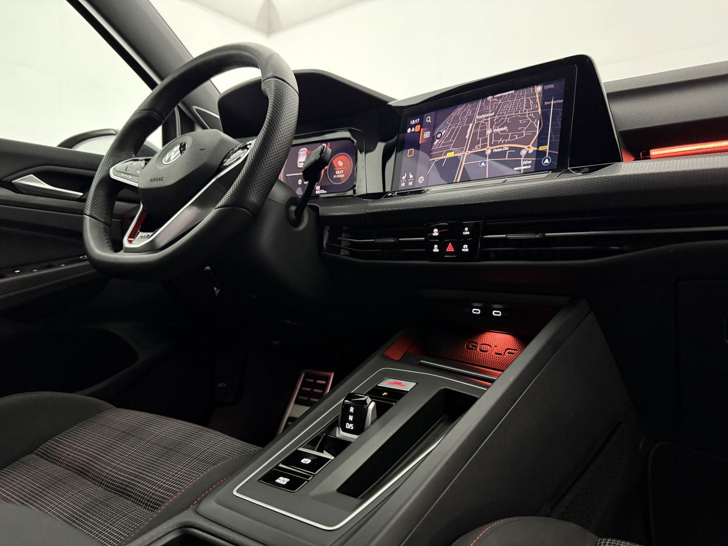 Volkswagen Golf 2.0 TSI 245PK GTI | Camera | HuD | H/K | Virtual | Keyless | Sfeer | Carplay | Winterpakket