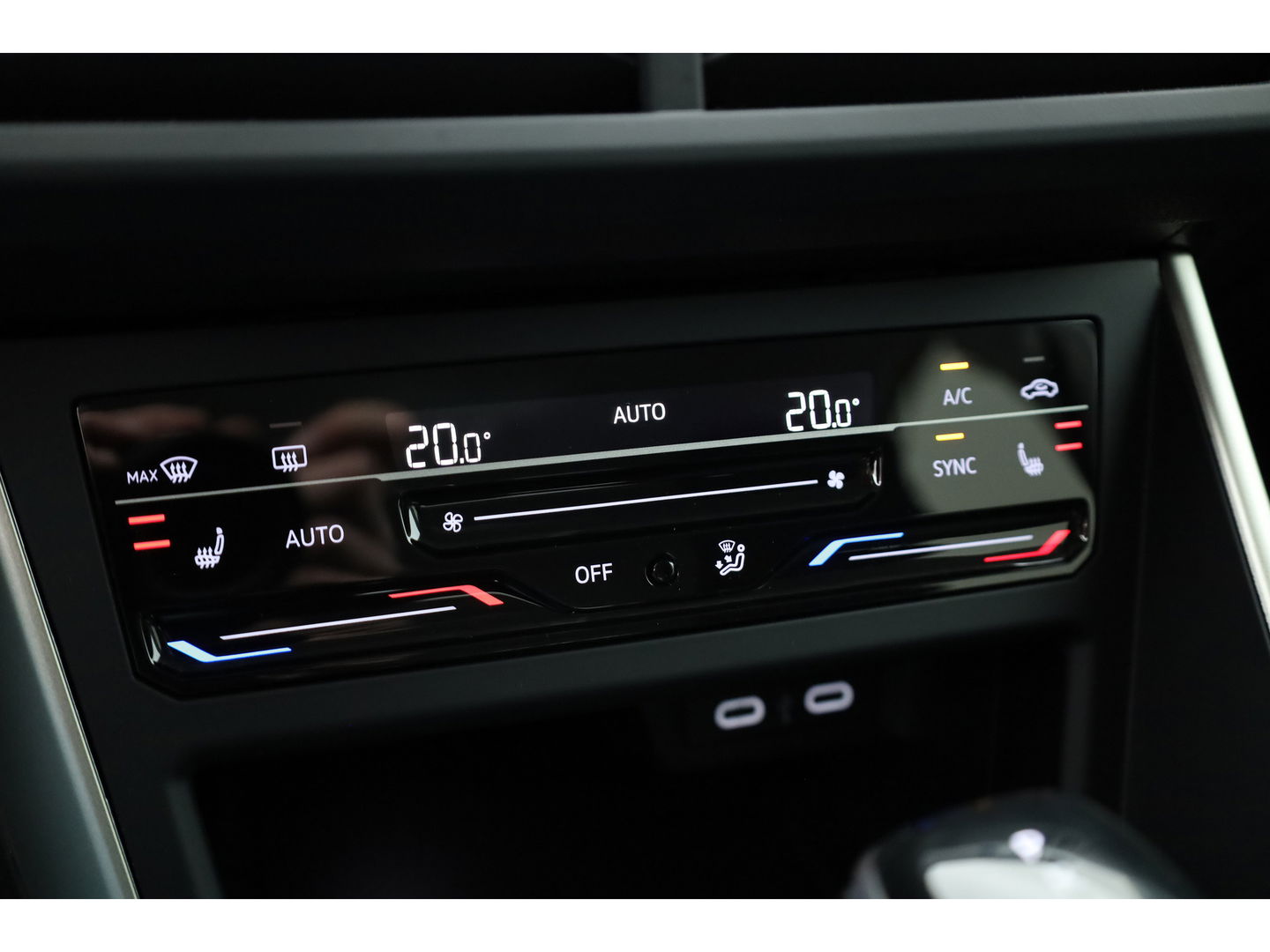 Volkswagen Taigo 1.0 TSI DSG | Navi | Travel Assist | Stoelverw. | Apple CarPlay | PDC