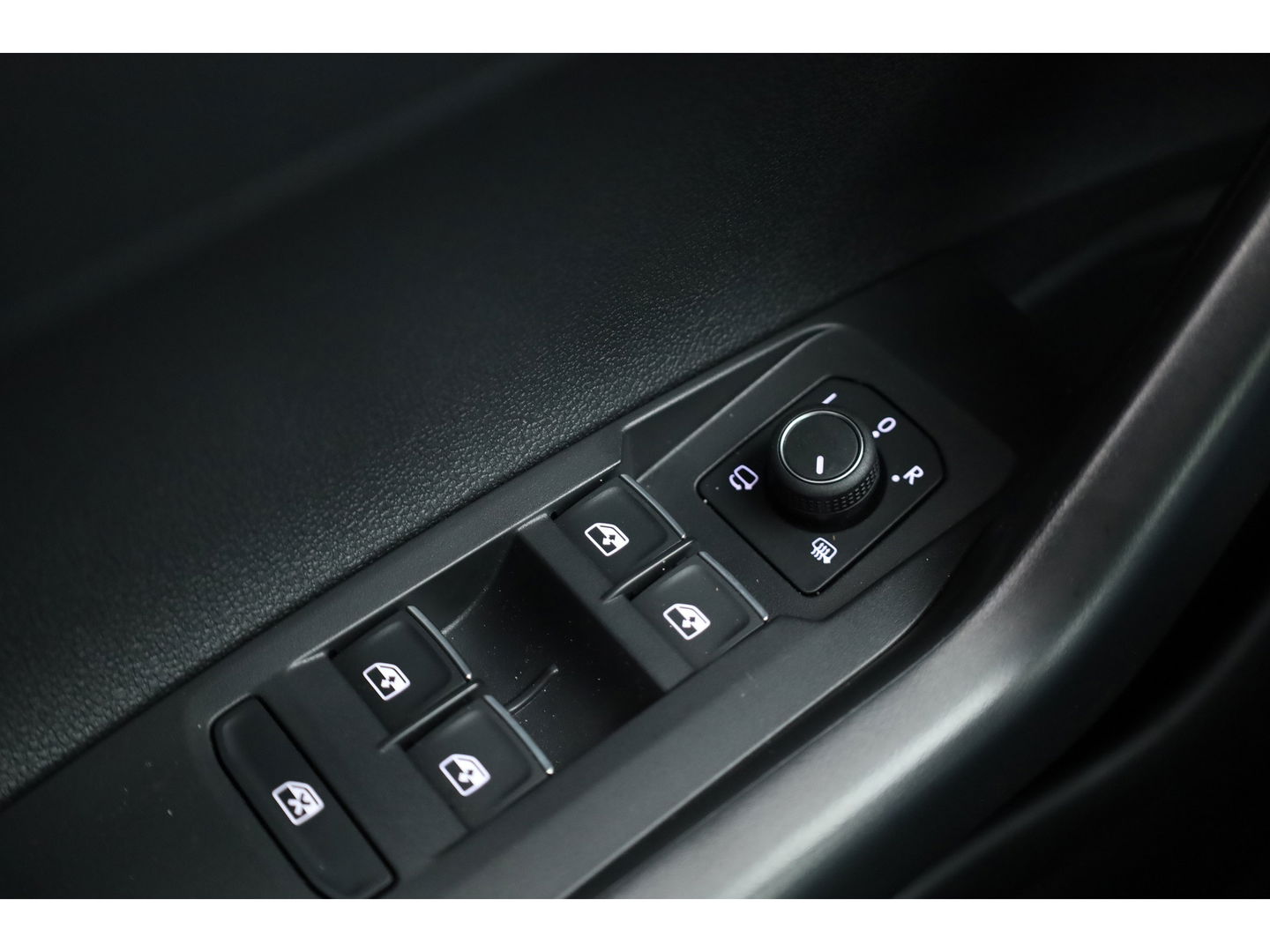 Volkswagen Taigo 1.0 TSI DSG | Navi | Travel Assist | Stoelverw. | Apple CarPlay | PDC