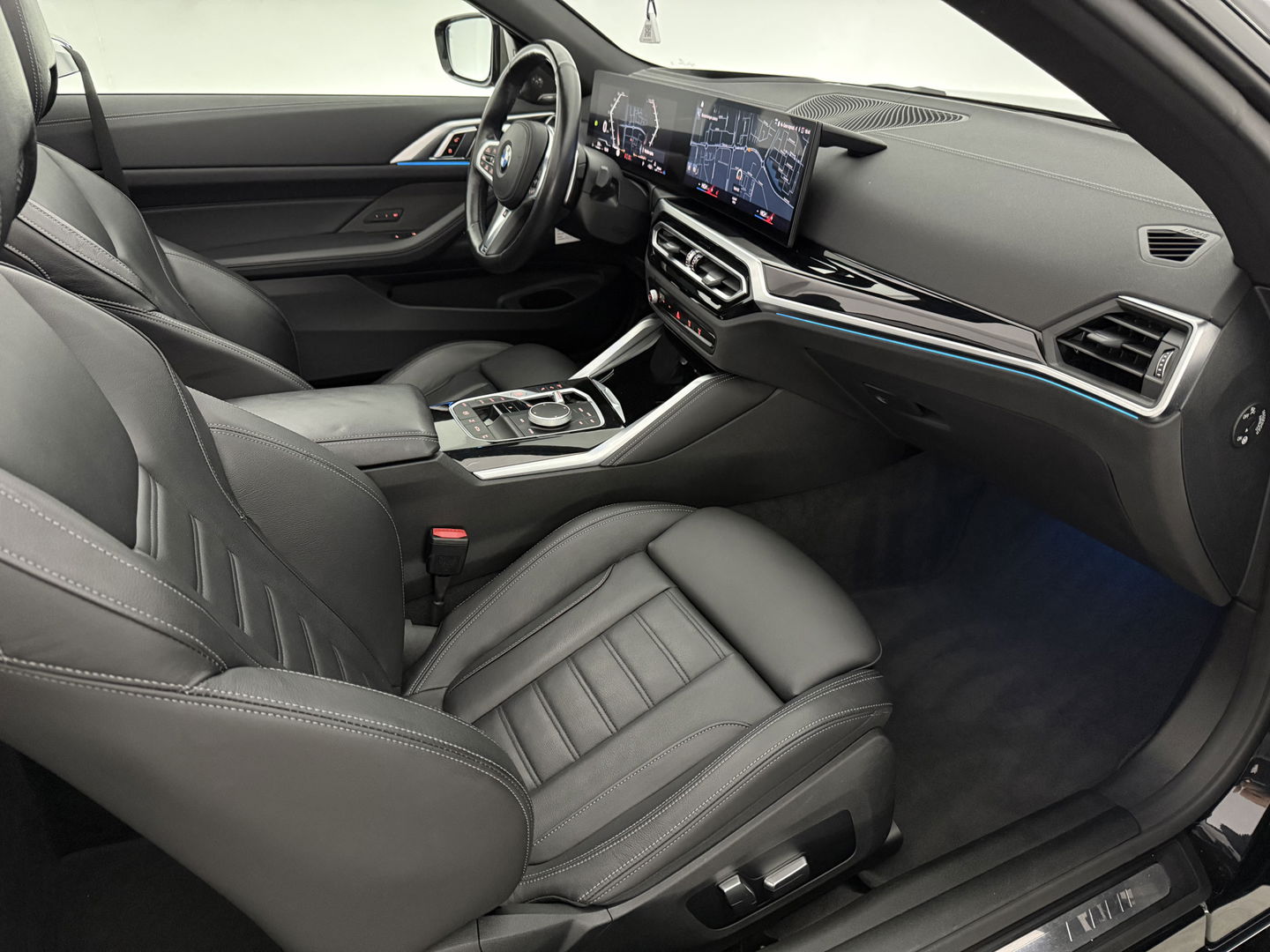 BMW 4 Serie M440i xDrive 374PK M-pakket High Executive | Cabrio | BMW Laser | Memory | Curved Display | H/K | HuD | Sfeer | 360°