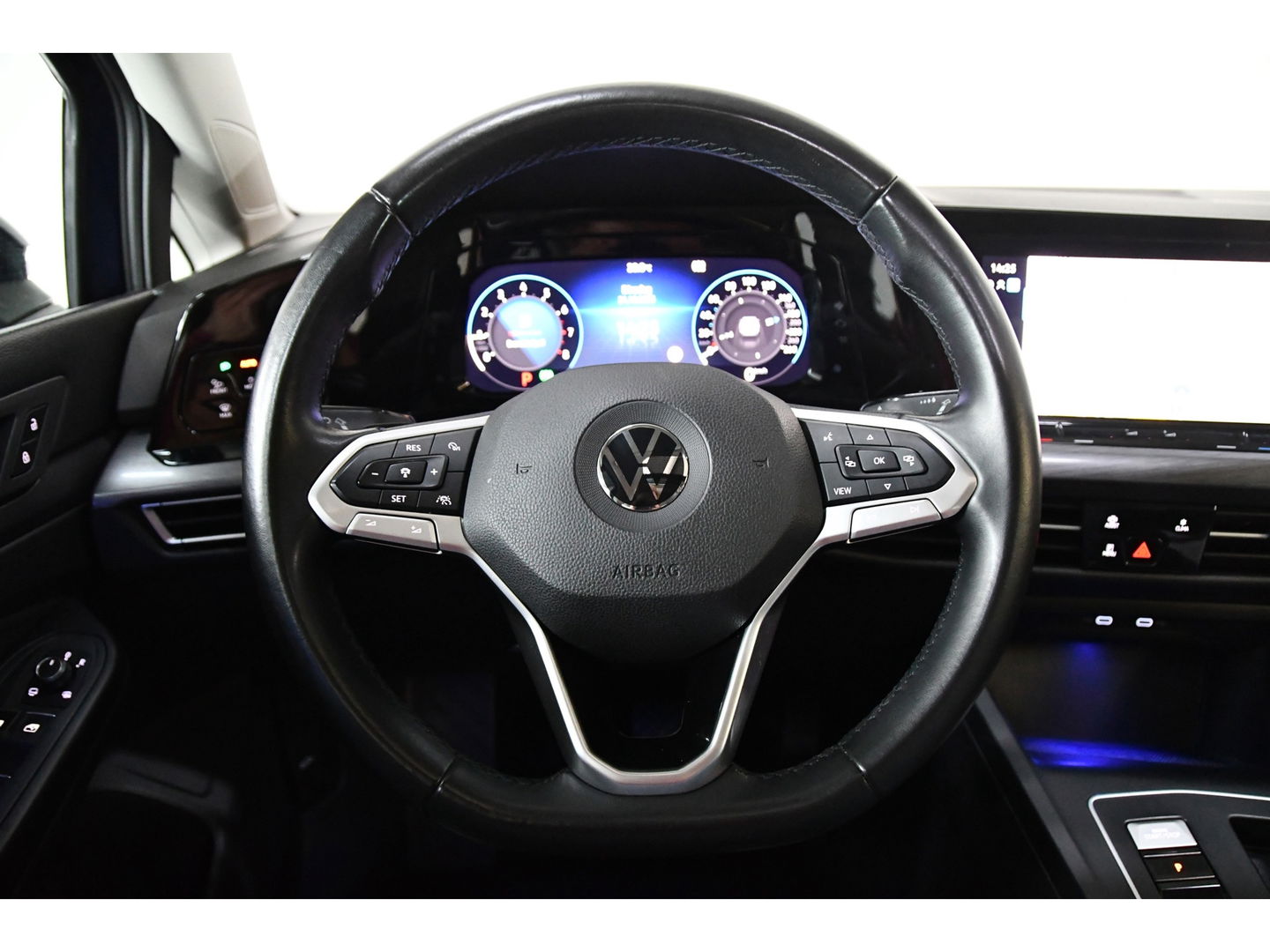 Volkswagen Golf 1.5 eTSI Pano/Memory/Sfeer/Blindspot/Keyless