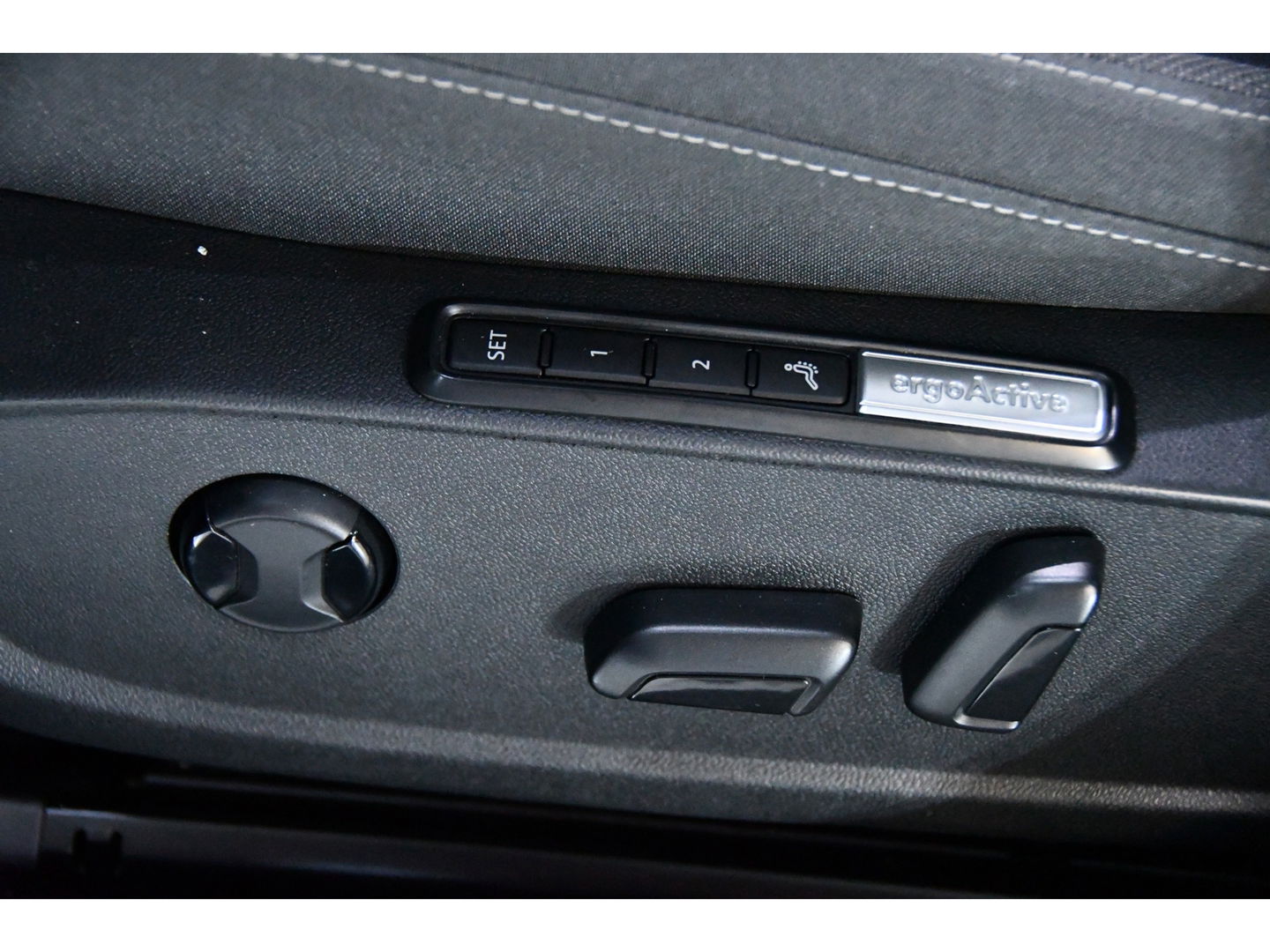 Volkswagen Golf 1.5 eTSI Pano/Memory/Sfeer/Blindspot/Keyless