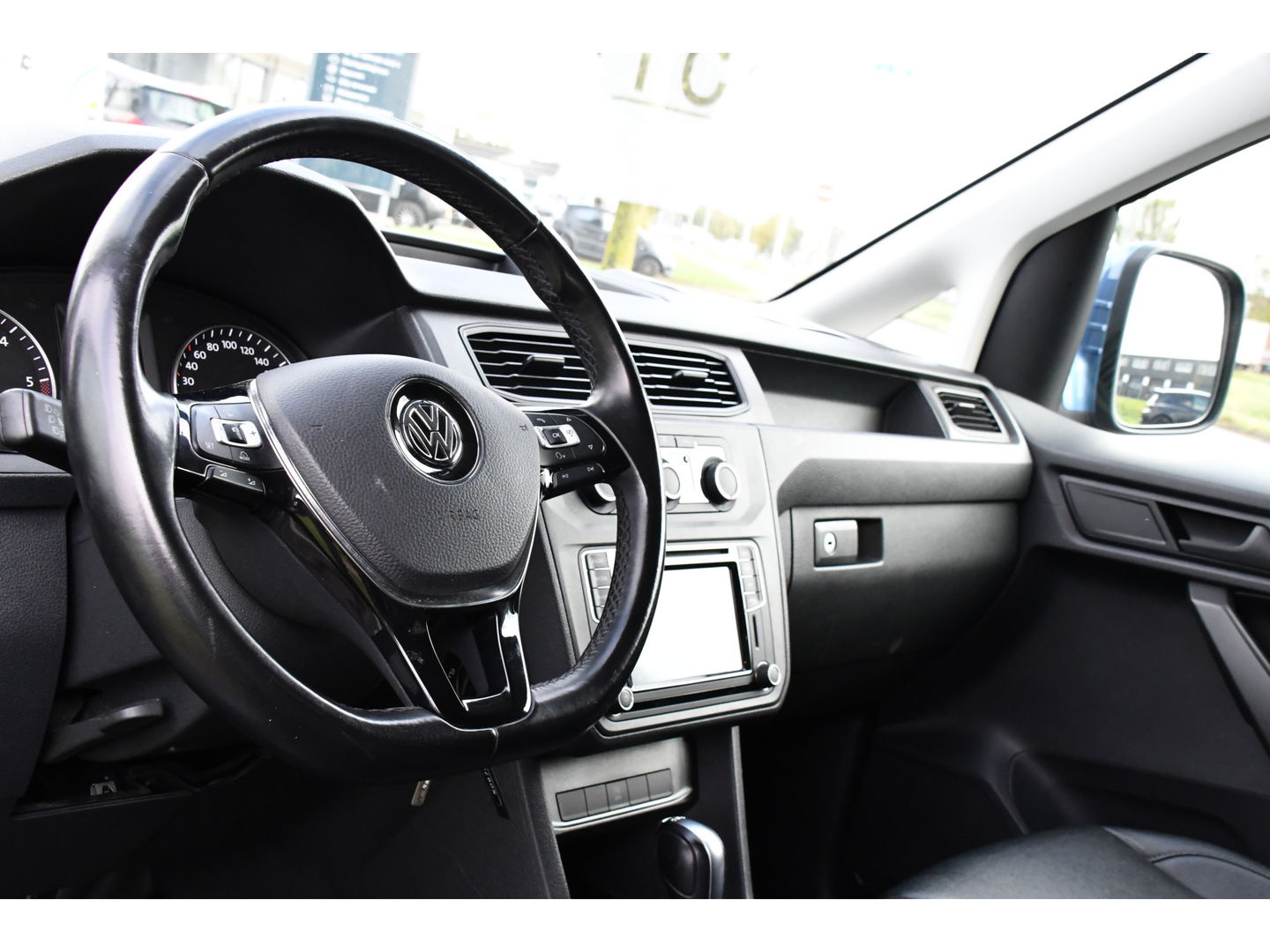 Volkswagen Caddy 2.0 TDI L1H1 Highline 70 years Edition Adaptieve Cruise, LED, 150pk, Carplay, Navi, Leder, Trekhaak, Automaat, Uniek!