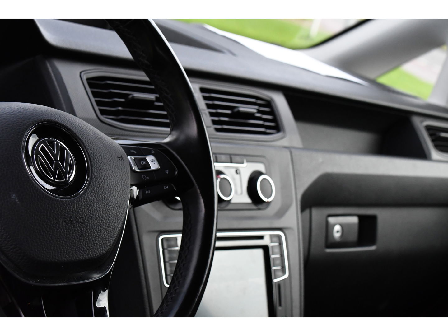 Volkswagen Caddy 2.0 TDI L1H1 Highline 70 years Edition Adaptieve Cruise, LED, 150pk, Carplay, Navi, Leder, Trekhaak, Automaat, Uniek!