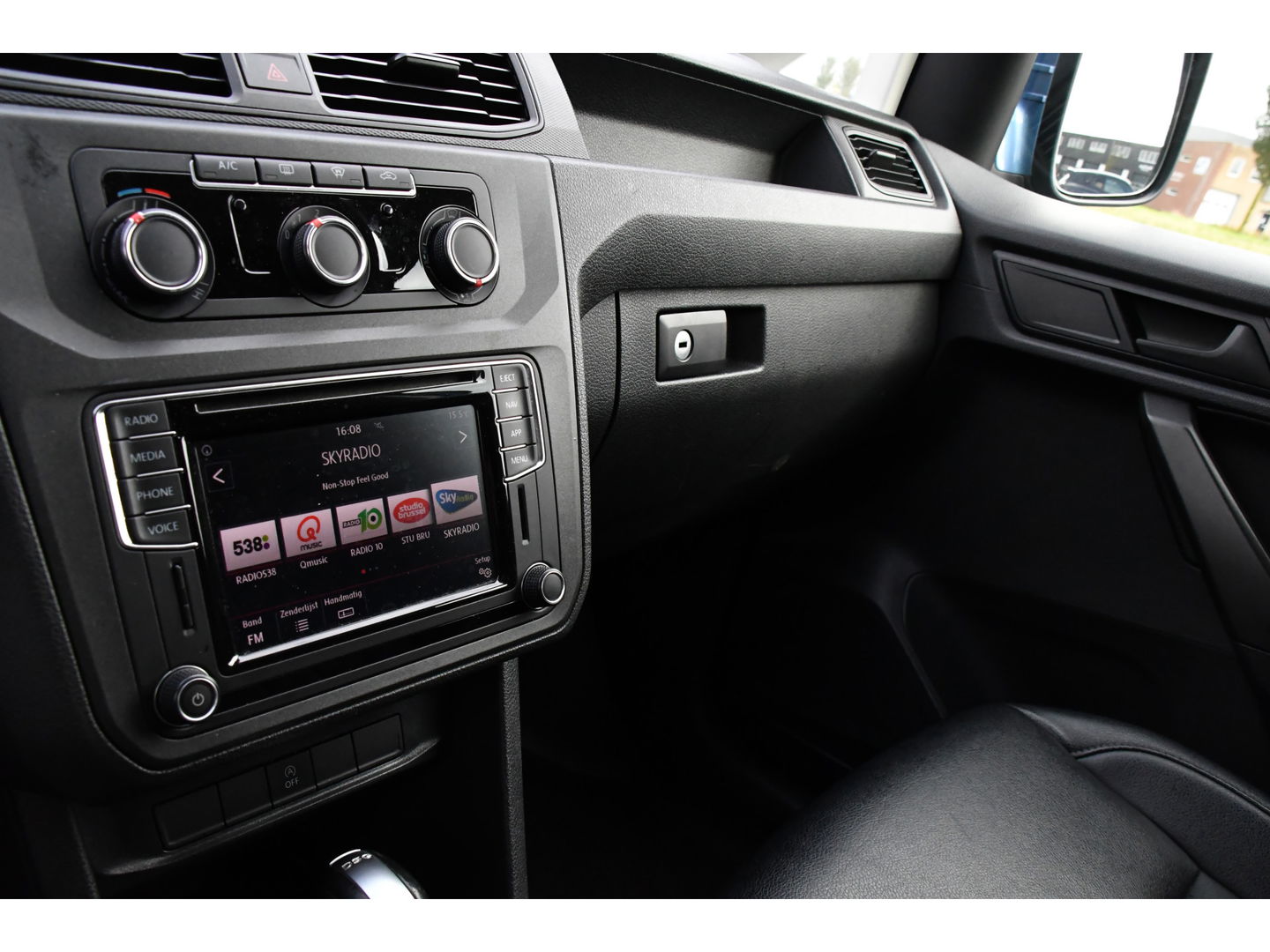 Volkswagen Caddy 2.0 TDI L1H1 Highline 70 years Edition Adaptieve Cruise, LED, 150pk, Carplay, Navi, Leder, Trekhaak, Automaat, Uniek!