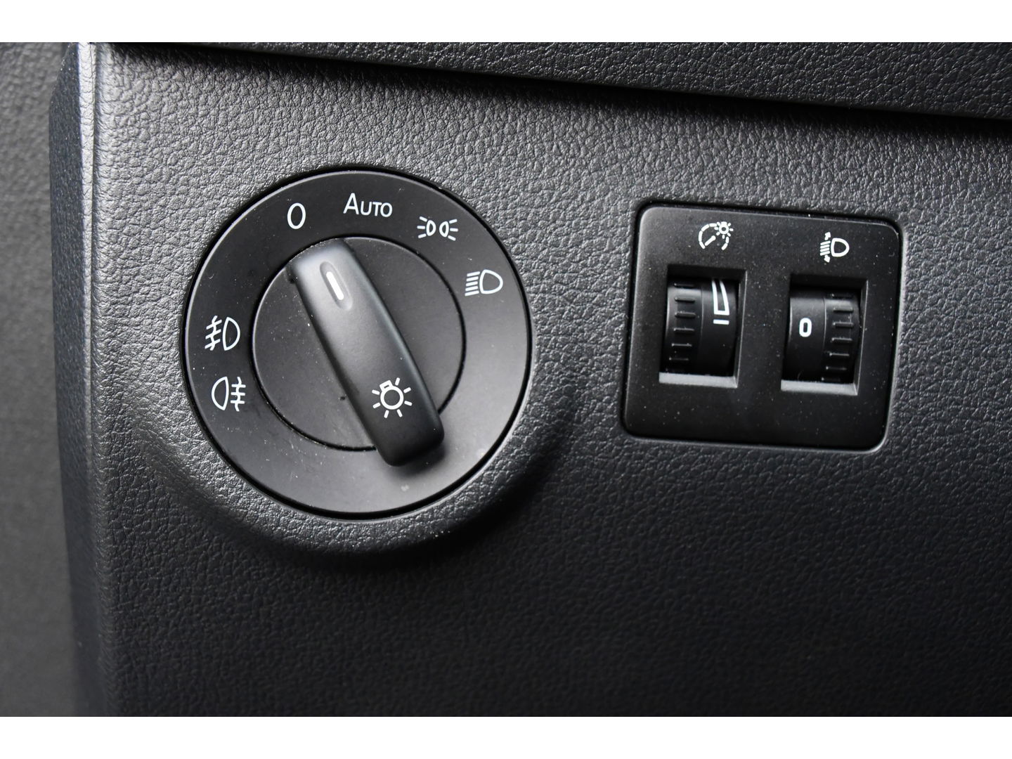 Volkswagen Caddy 2.0 TDI L1H1 Highline 70 years Edition Adaptieve Cruise, LED, 150pk, Carplay, Navi, Leder, Trekhaak, Automaat, Uniek!
