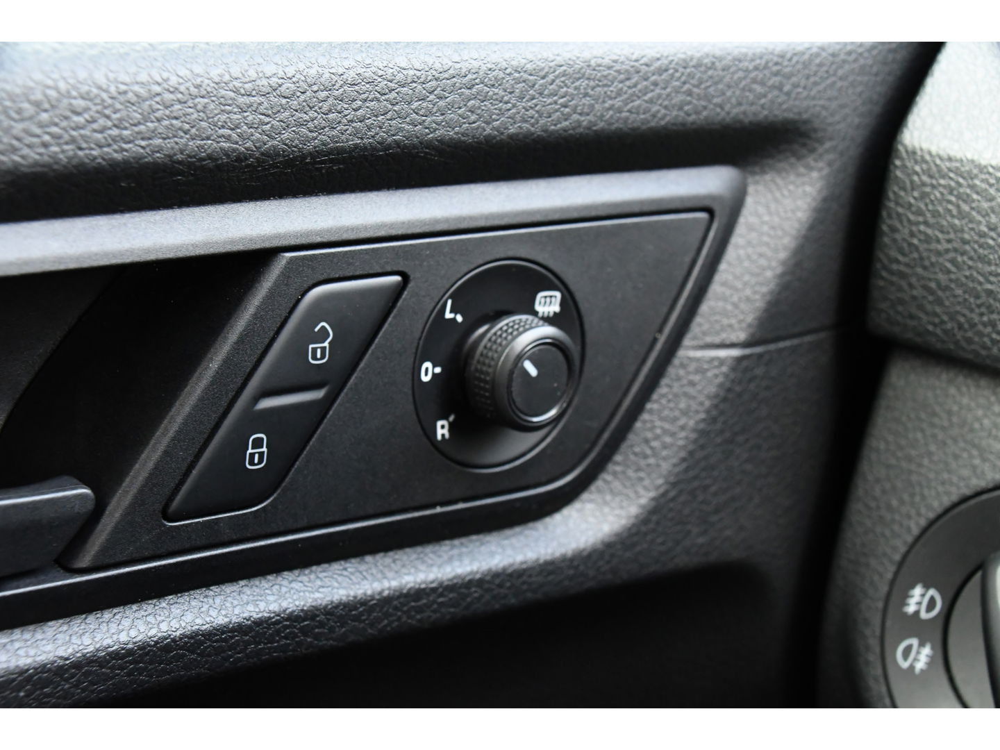 Volkswagen Caddy 2.0 TDI L1H1 Highline 70 years Edition Adaptieve Cruise, LED, 150pk, Carplay, Navi, Leder, Trekhaak, Automaat, Uniek!