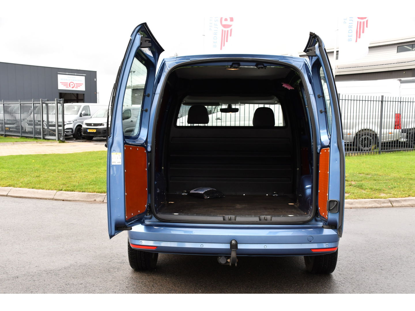 Volkswagen Caddy 2.0 TDI L1H1 Highline 70 years Edition Adaptieve Cruise, LED, 150pk, Carplay, Navi, Leder, Trekhaak, Automaat, Uniek!