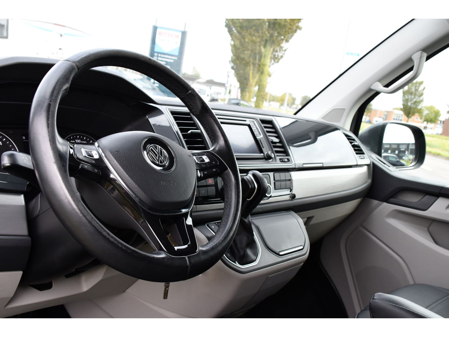 Volkswagen Transporter 2.0 TDI L2H1 PB Edition Adaptieve Cruise, LED, 150pk, Carplay, Sensoren, Trekhaak, Automaat, multimedia, Uniek!