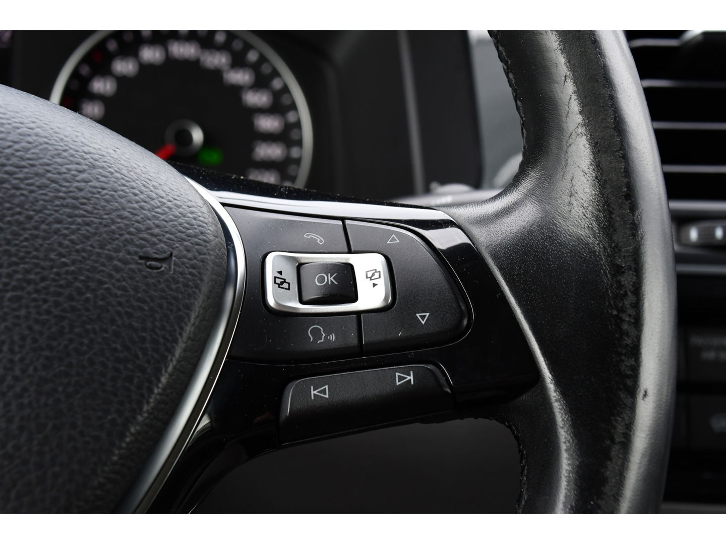 Volkswagen Transporter 2.0 TDI L2H1 PB Edition Adaptieve Cruise, LED, 150pk, Carplay, Sensoren, Trekhaak, Automaat, multimedia, Uniek!