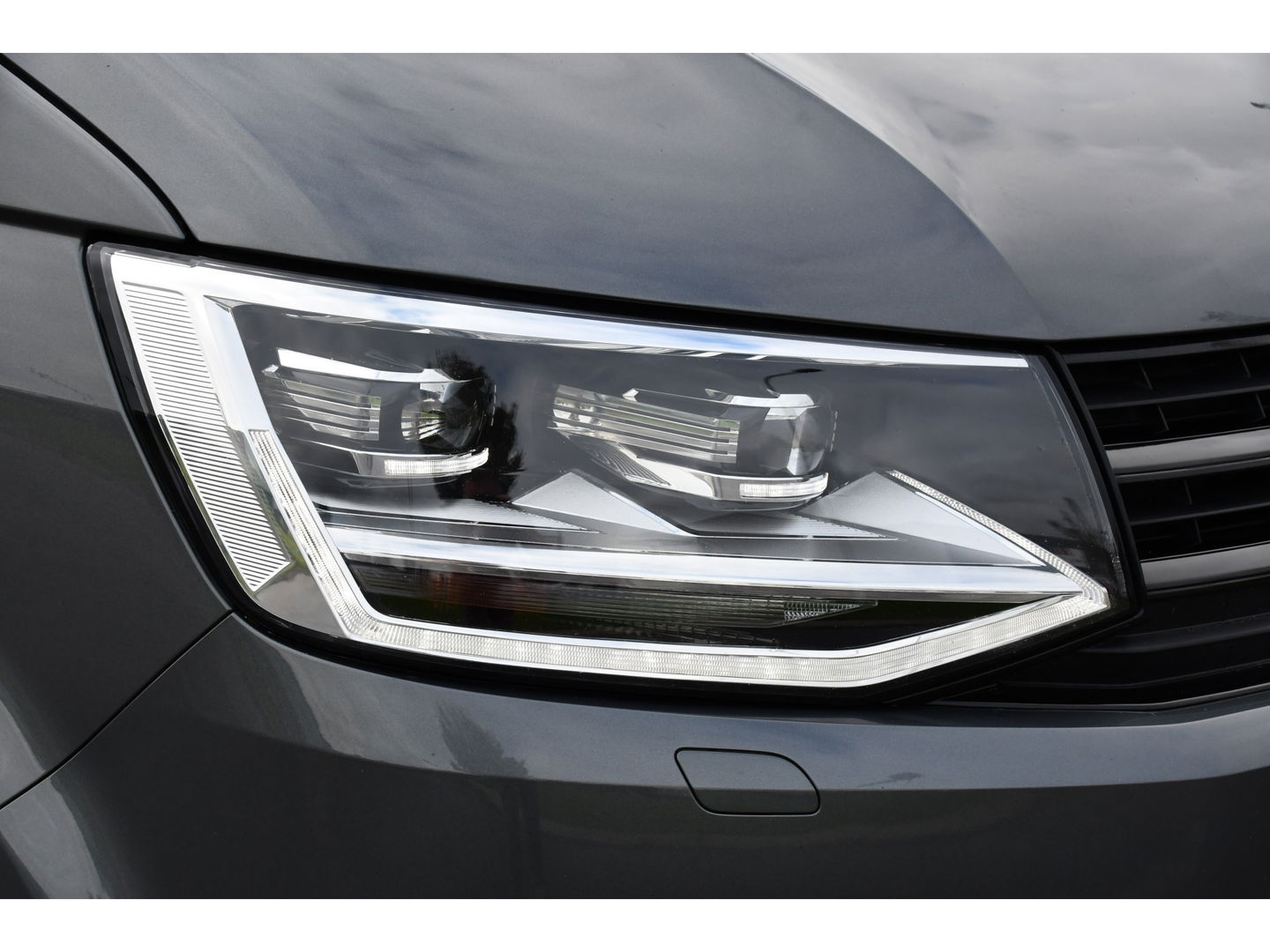 Volkswagen Transporter 2.0 TDI L2H1 PB Edition Adaptieve Cruise, LED, 150pk, Carplay, Sensoren, Trekhaak, Automaat, multimedia, Uniek!