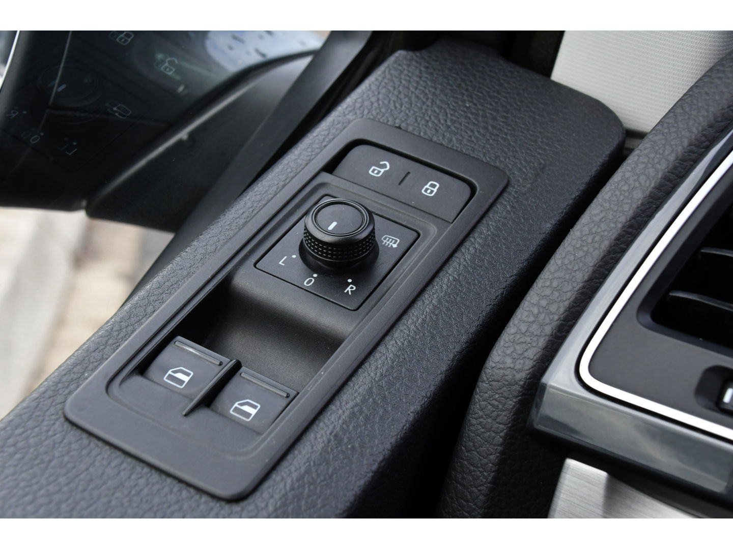 Volkswagen Transporter 2.0 TDI L2H1 PB Edition Adaptieve Cruise, LED, 150pk, Carplay, Sensoren, Trekhaak, Automaat, multimedia, Uniek!