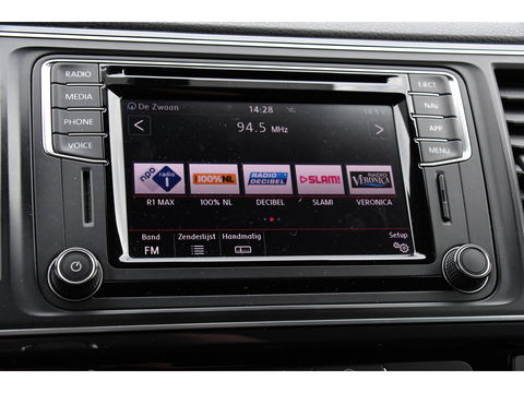 Volkswagen Transporter 2.0 TDI L2H1 PB Edition Adaptieve Cruise, LED, 150pk, Carplay, Sensoren, Trekhaak, Automaat, multimedia, Uniek!