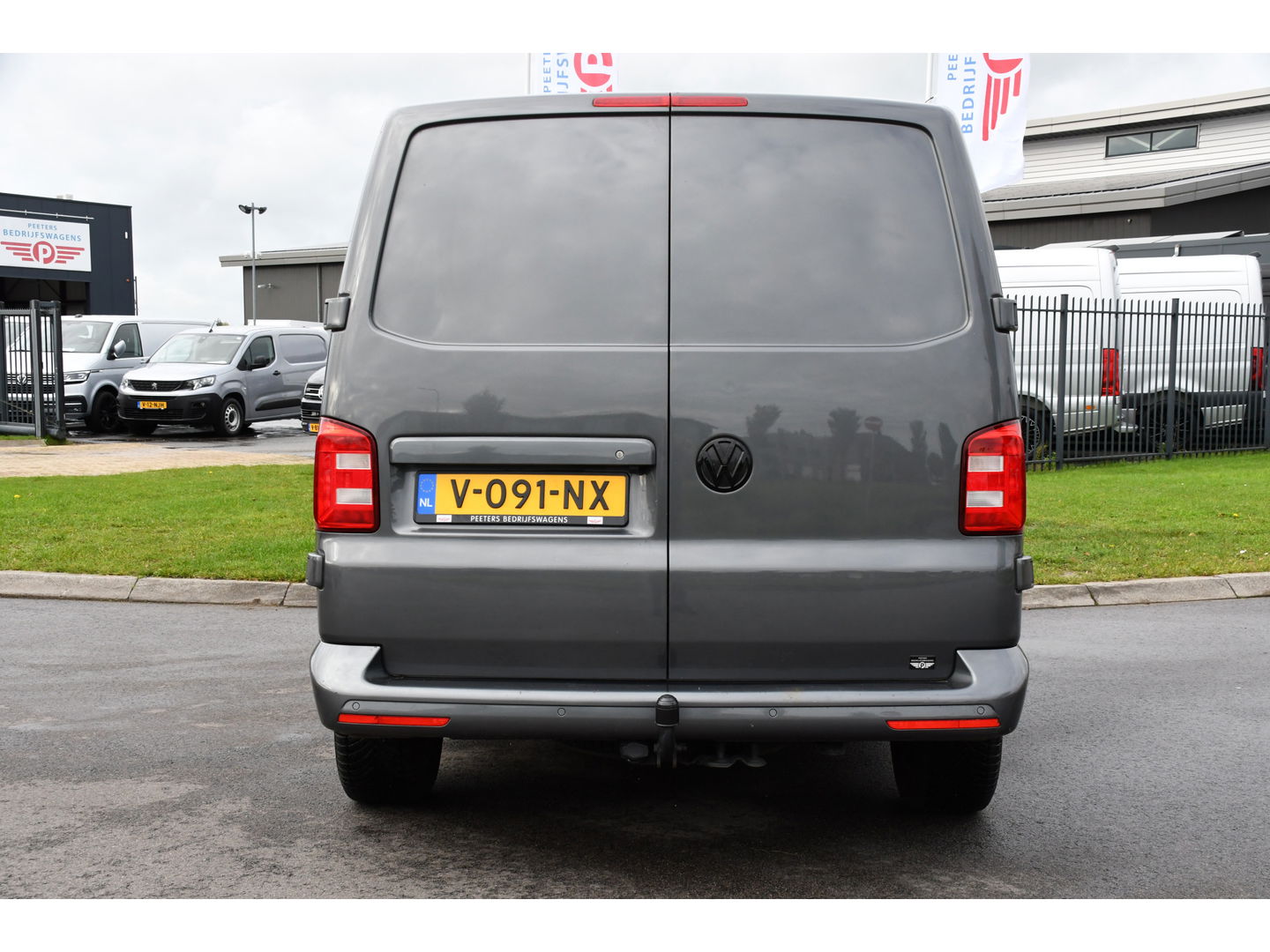 Volkswagen Transporter 2.0 TDI L2H1 PB Edition Adaptieve Cruise, LED, 150pk, Carplay, Sensoren, Trekhaak, Automaat, multimedia, Uniek!