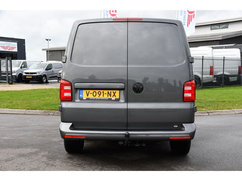 Volkswagen Transporter 2.0 TDI L2H1 PB Edition Adaptieve Cruise, LED, 150pk, Carplay, Sensoren, Trekhaak, Automaat, multimedia, Uniek!