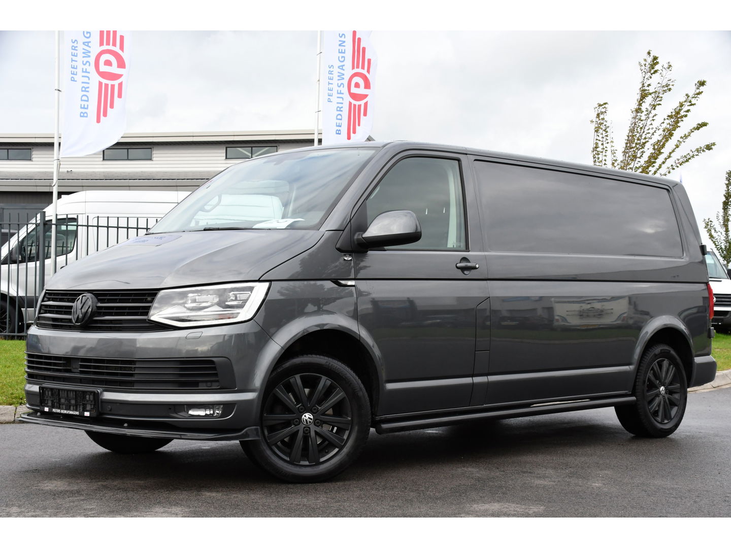 Volkswagen Transporter 2.0 TDI L2H1 PB Edition Adaptieve Cruise, LED, 150pk, Carplay, Sensoren, Trekhaak, Automaat, multimedia, Uniek!