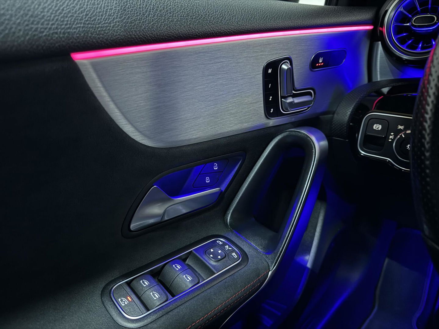 Mercedes-Benz A-Klasse 250 e Limo AMG Night Pano Memory Sfeer Carplay NAP