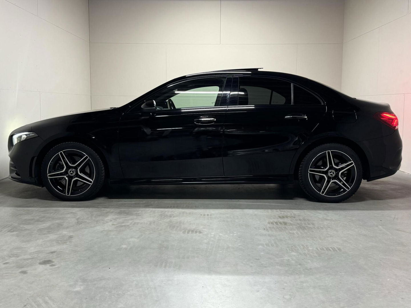 Mercedes-Benz A-Klasse 250 e Limo AMG Night Pano Memory Sfeer Carplay NAP