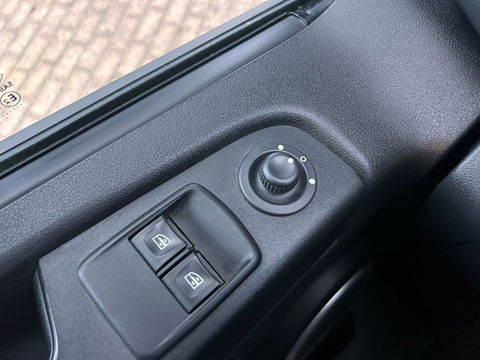 Renault Trafic 2.0 dCi 145pk EDC L2H1 DC Luxe | Navigatie | LED | Velgen | Sidebars | Automaat | Dubbel cabine |