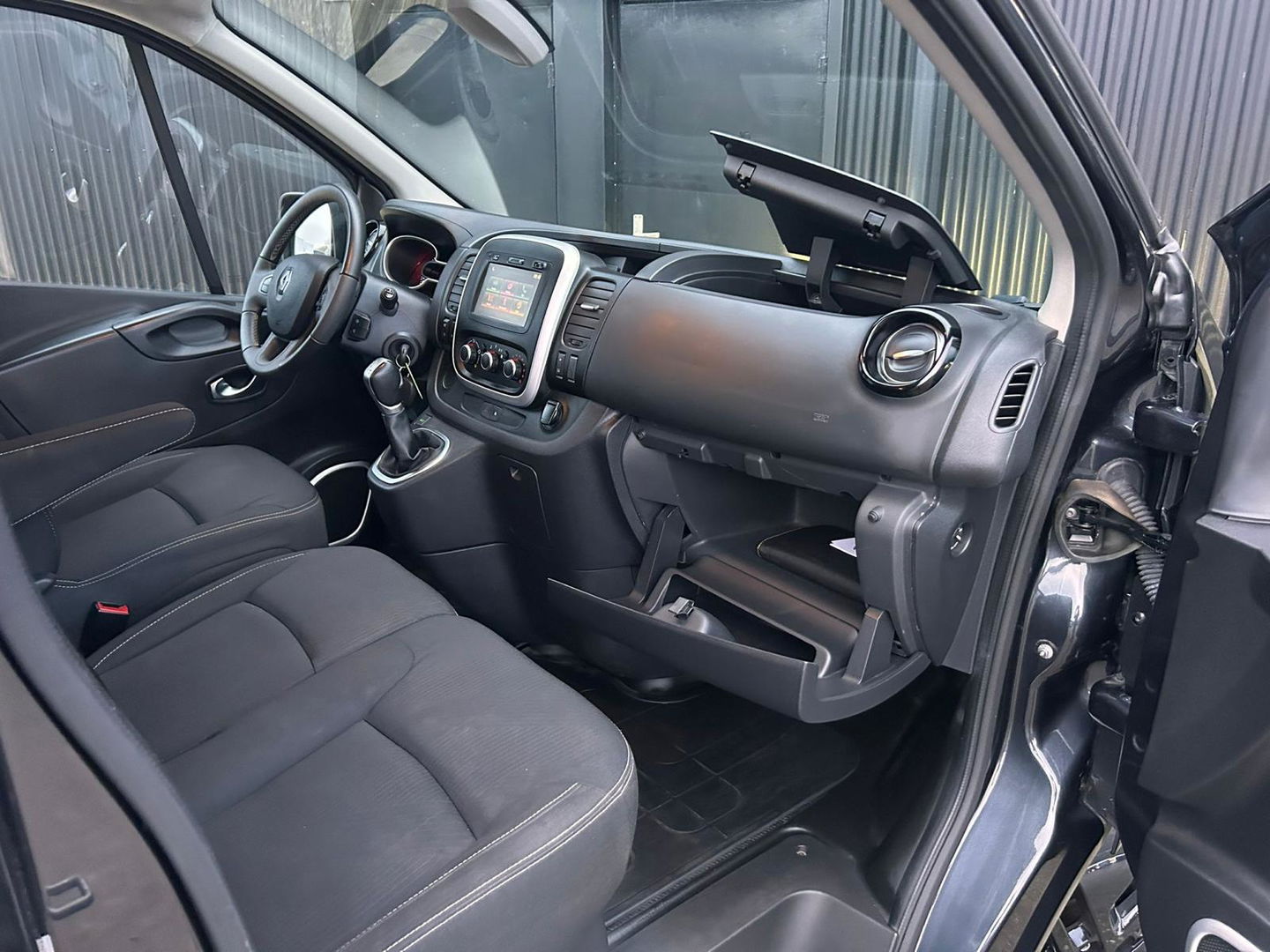 Renault Trafic 2.0 dCi 145pk EDC L2H1 DC Luxe | Navigatie | LED | Velgen | Sidebars | Automaat | Dubbel cabine |