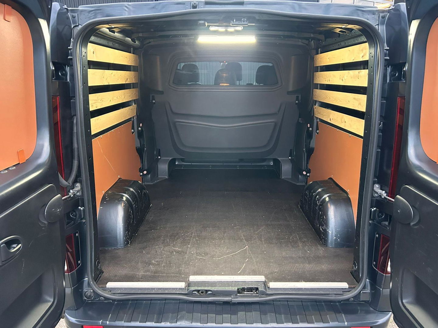 Renault Trafic 2.0 dCi 145pk EDC L2H1 DC Luxe | Navigatie | LED | Velgen | Sidebars | Automaat | Dubbel cabine |