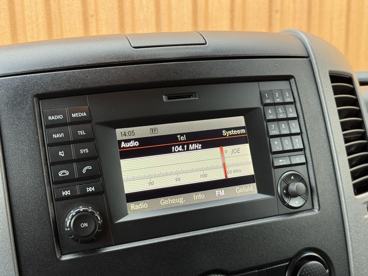 Mercedes-Benz Sprinter 213 2.2 CDI 366 | 3 Persoons | Trekhaak | Cruise Control | Stoelverwarming | Bluetooth | Multifunctioneel Stuurwiel | LED Flitsers | Camera |