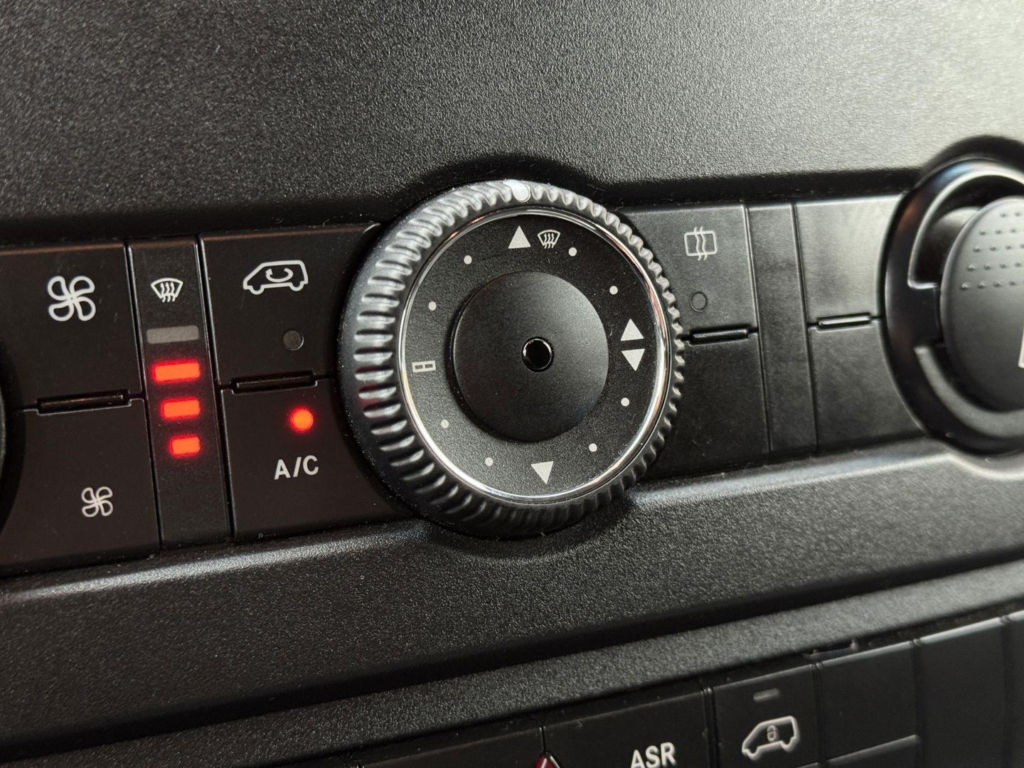 Mercedes-Benz Sprinter 213 2.2 CDI 366 | 3 Persoons | Trekhaak | Cruise Control | Stoelverwarming | Bluetooth | Multifunctioneel Stuurwiel | LED Flitsers | Camera |