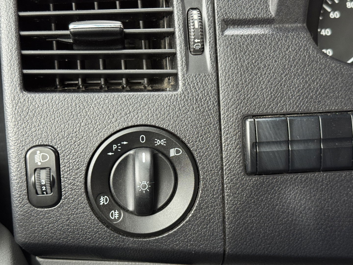 Mercedes-Benz Sprinter 213 2.2 CDI 366 | 3 Persoons | Trekhaak | Cruise Control | Stoelverwarming | Bluetooth | Multifunctioneel Stuurwiel | LED Flitsers | Camera |
