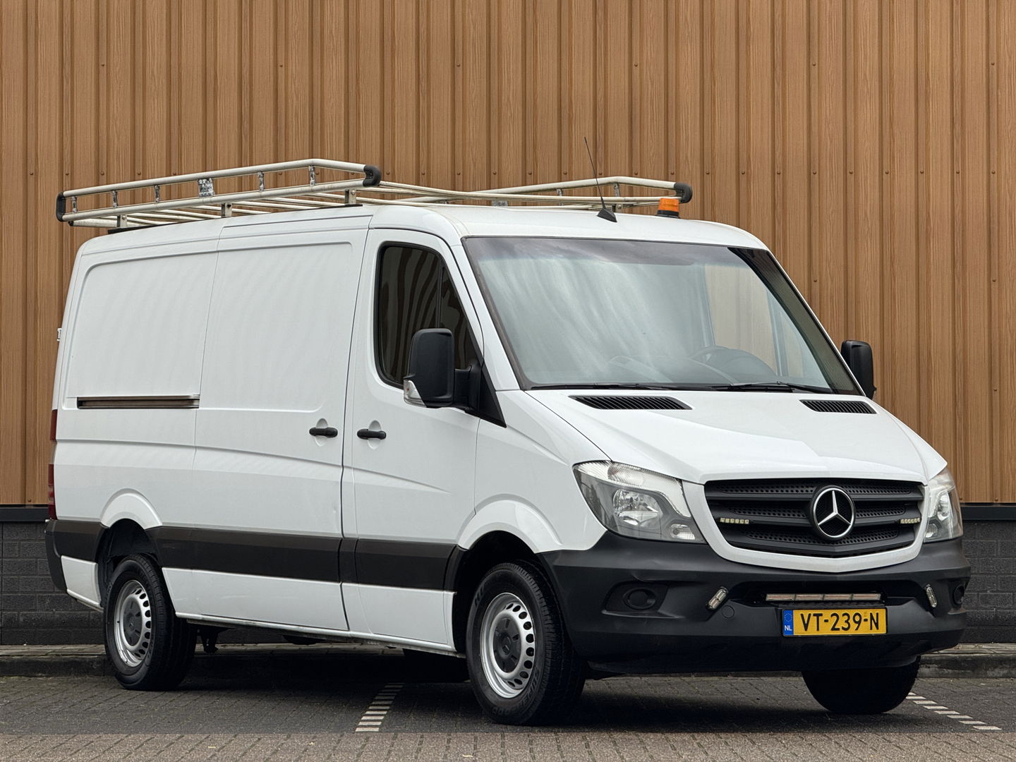 Mercedes-Benz Sprinter 213 2.2 CDI 366 | 3 Persoons | Trekhaak | Cruise Control | Stoelverwarming | Bluetooth | Multifunctioneel Stuurwiel | LED Flitsers | Camera |