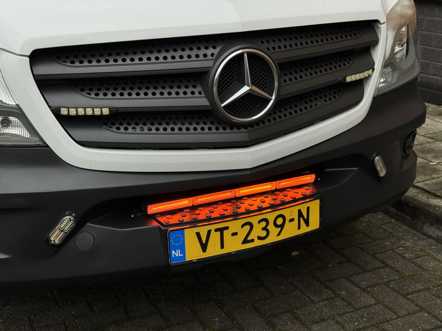 Mercedes-Benz Sprinter 213 2.2 CDI 366 | 3 Persoons | Trekhaak | Cruise Control | Stoelverwarming | Bluetooth | Multifunctioneel Stuurwiel | LED Flitsers | Camera |