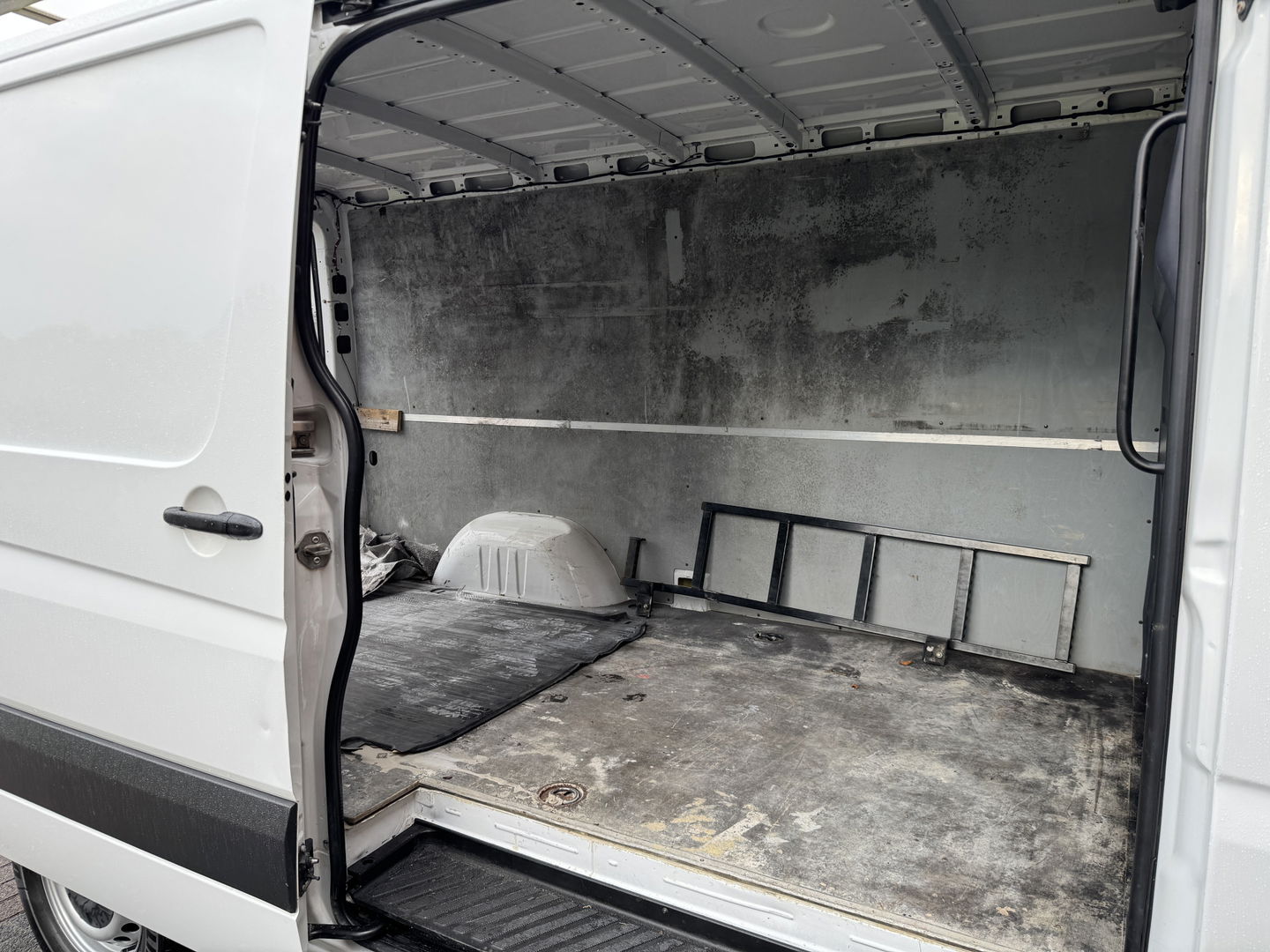 Mercedes-Benz Sprinter 213 2.2 CDI 366 | 3 Persoons | Trekhaak | Cruise Control | Stoelverwarming | Bluetooth | Multifunctioneel Stuurwiel | LED Flitsers | Camera |