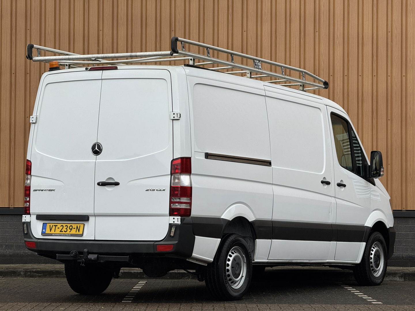 Mercedes-Benz Sprinter 213 2.2 CDI 366 | 3 Persoons | Trekhaak | Cruise Control | Stoelverwarming | Bluetooth | Multifunctioneel Stuurwiel | LED Flitsers | Camera |