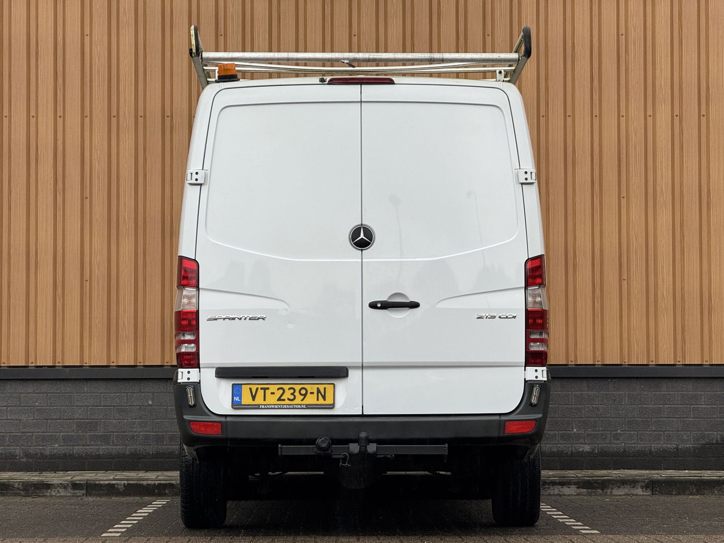 Mercedes-Benz Sprinter 213 2.2 CDI 366 | 3 Persoons | Trekhaak | Cruise Control | Stoelverwarming | Bluetooth | Multifunctioneel Stuurwiel | LED Flitsers | Camera |