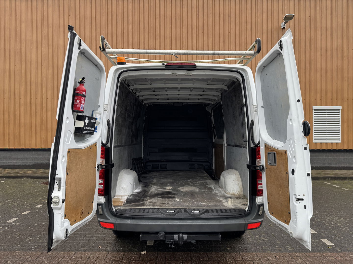 Mercedes-Benz Sprinter 213 2.2 CDI 366 | 3 Persoons | Trekhaak | Cruise Control | Stoelverwarming | Bluetooth | Multifunctioneel Stuurwiel | LED Flitsers | Camera |