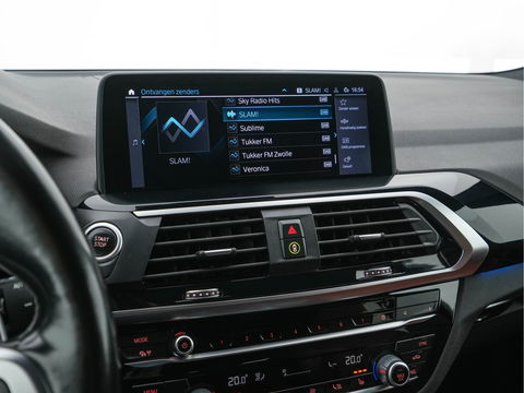 BMW X3 xDrive30e eDrive Edition M-Sportpack Plug-In (INCL-BTW) *LUXURY-LEATHER | FULL-LED | DIGI-COCKPIT | HIFI-SOUND | CARPLAY | DAB+ | HEATED-SPORTSEATS | AMBIENT-LIGHT | TOWBAR  | PRIVACY-GLASS | CARPLAY | SHIFT-PADDLES |  21''ALU*