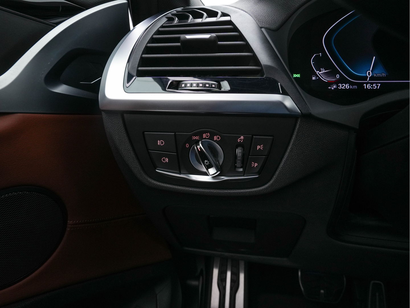 BMW X3 xDrive30e eDrive Edition M-Sportpack Plug-In (INCL-BTW) *LUXURY-LEATHER | FULL-LED | DIGI-COCKPIT | HIFI-SOUND | CARPLAY | DAB+ | HEATED-SPORTSEATS | AMBIENT-LIGHT | TOWBAR  | PRIVACY-GLASS | CARPLAY | SHIFT-PADDLES |  21''ALU*