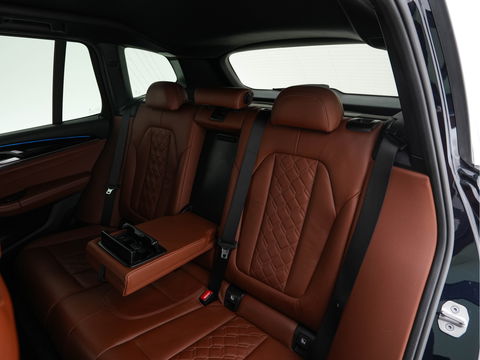 BMW X3 xDrive30e eDrive Edition M-Sportpack Plug-In (INCL-BTW) *LUXURY-LEATHER | FULL-LED | DIGI-COCKPIT | HIFI-SOUND | CARPLAY | DAB+ | HEATED-SPORTSEATS | AMBIENT-LIGHT | TOWBAR  | PRIVACY-GLASS | CARPLAY | SHIFT-PADDLES |  21''ALU*